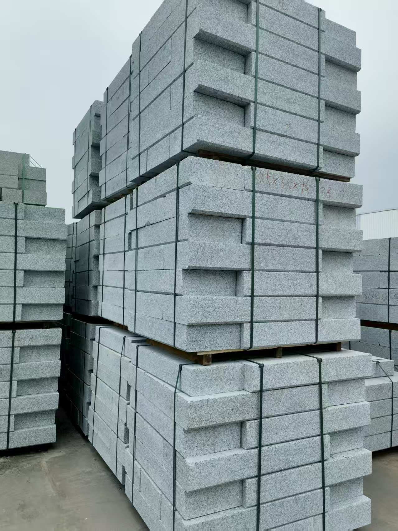 舟山 路沿石，板板正正的路沿石