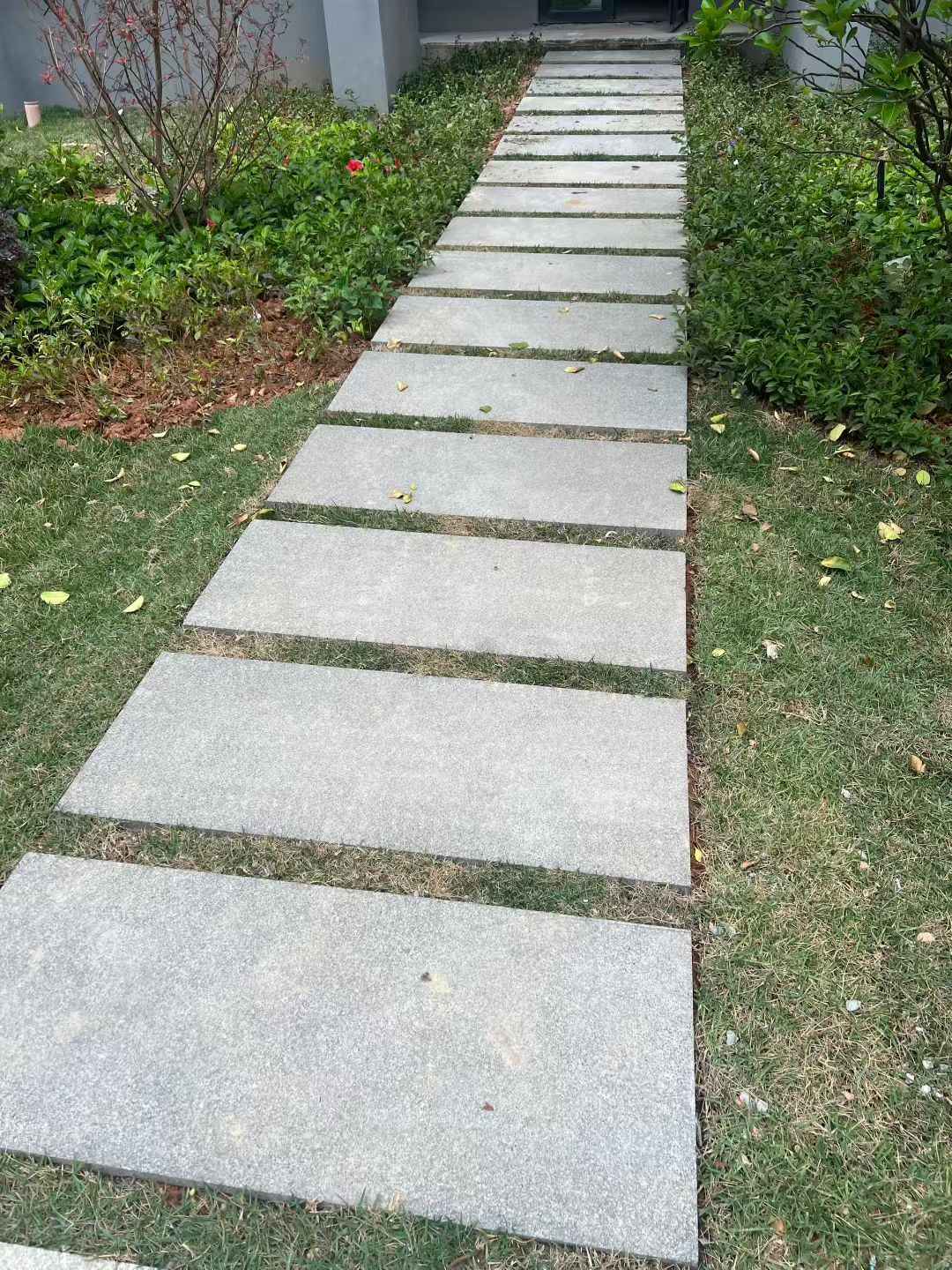 舟山 芝麻黑小区踏步、汀步石铺装效果