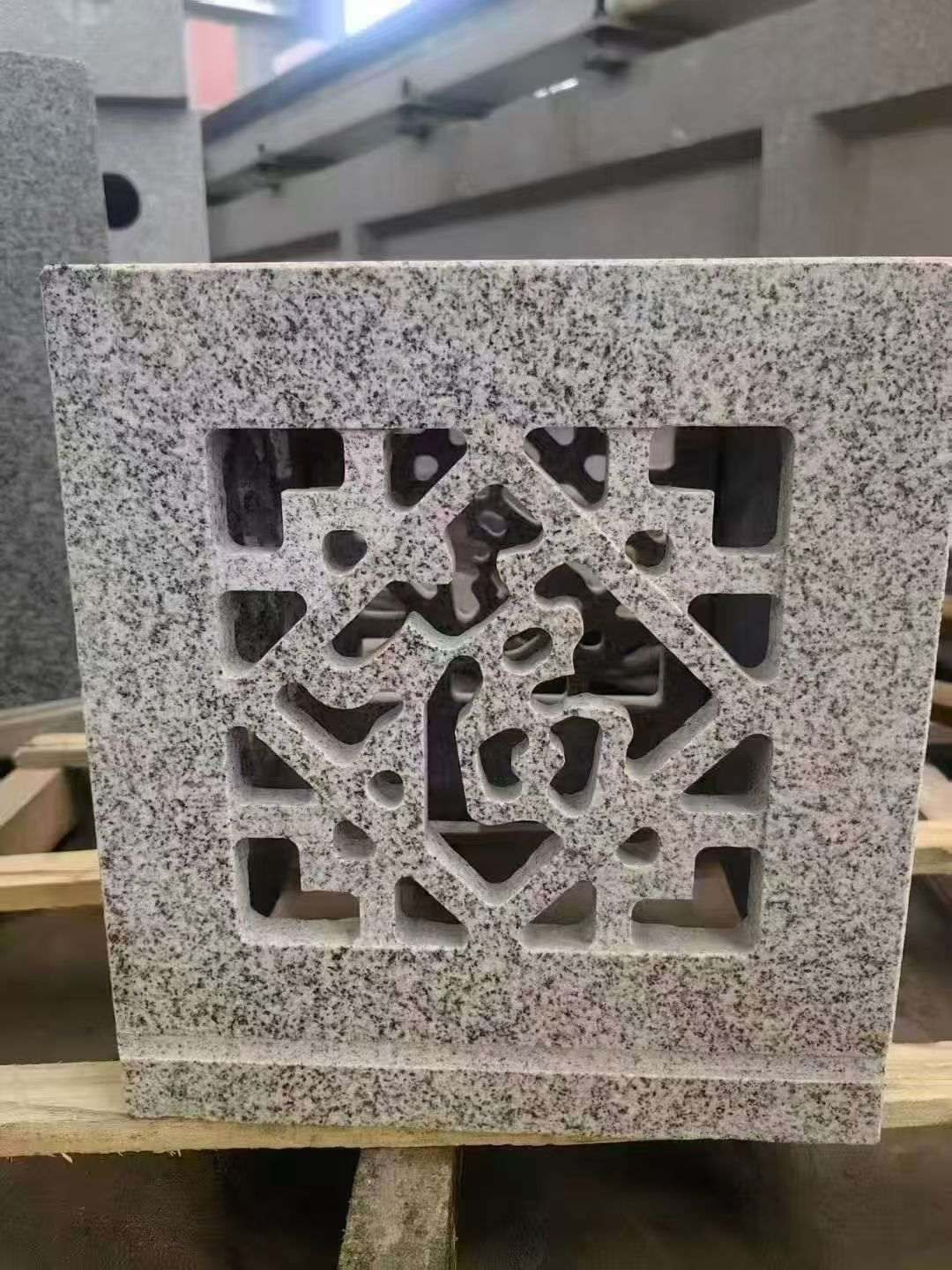 舟山 芝麻白花岗岩镂空雕花灯笼