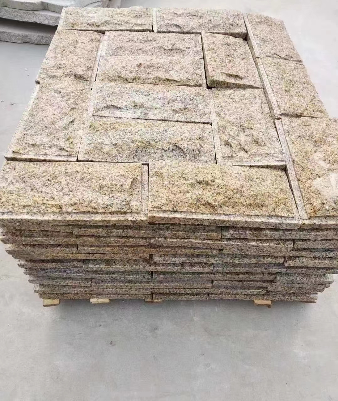 舟山黄锈石蘑菇石